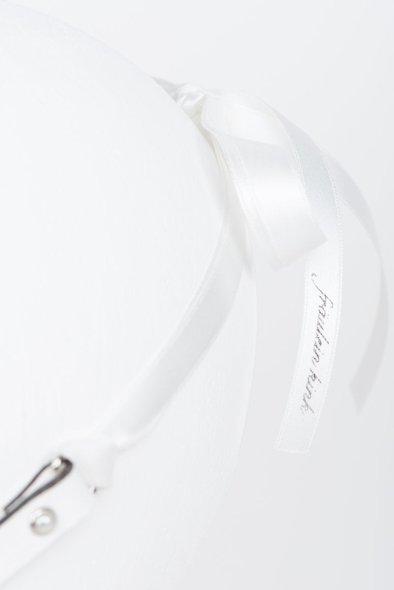 fr-ulein-kink-bianco-knebel-t-ll-wei-mit-perlen image 3