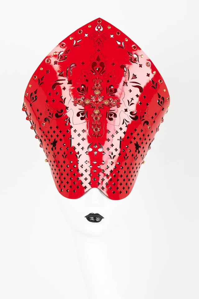 fr-ulein-kink-rosso-confessional-mitre-kopfschmuck-rot image 1