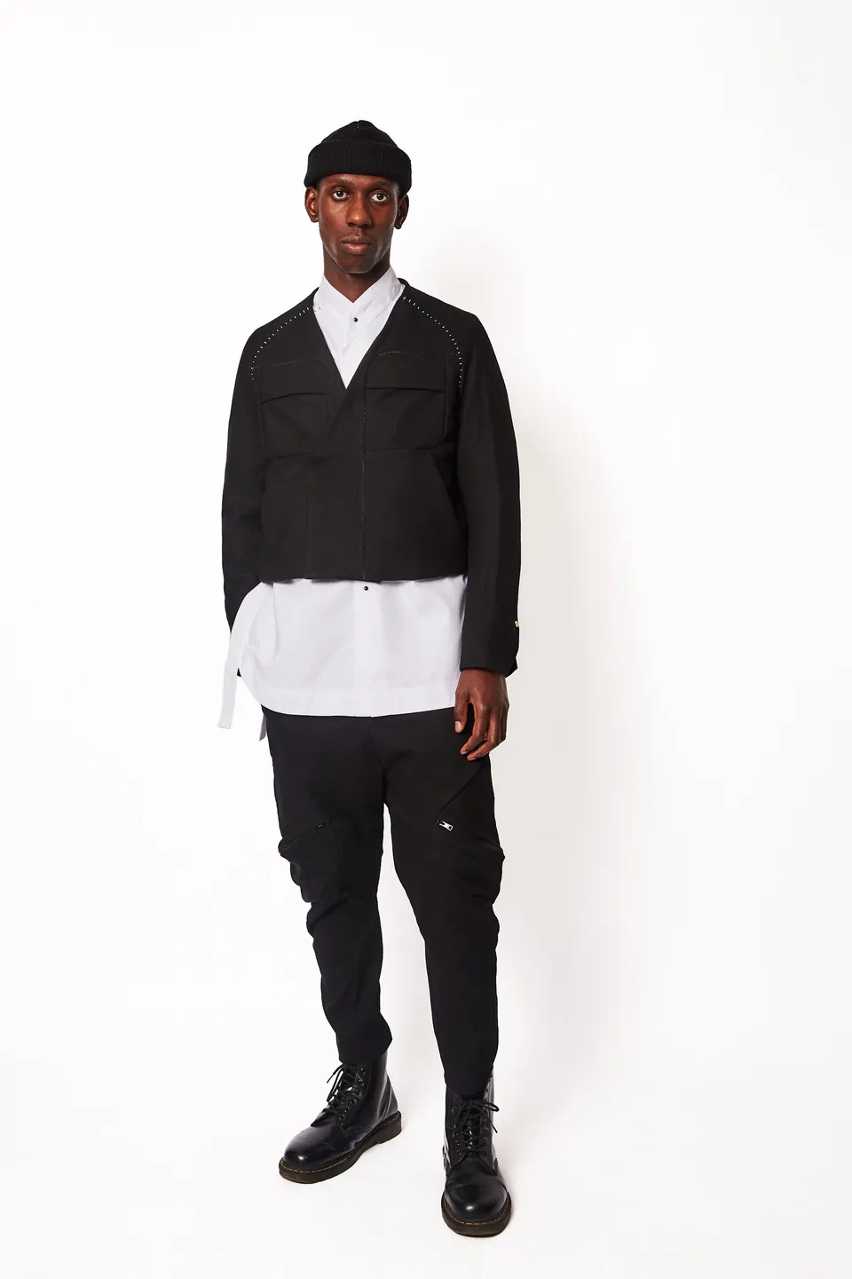 dennis-chuene-outerwear-cropped-eye-wrap-jacke-schwarz-wolle image 1