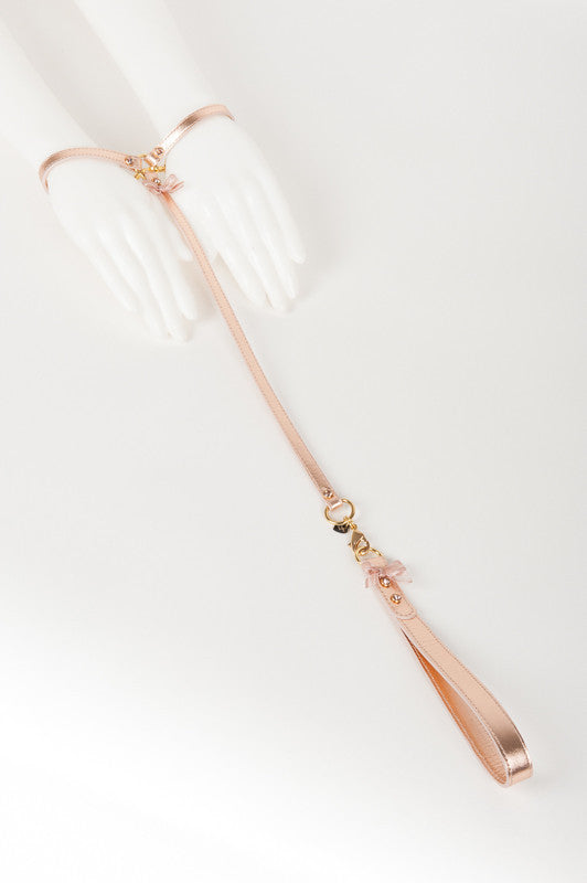 fr-ulein-kink-lolita-t-strap-fessel-ros-gold-leder image 1