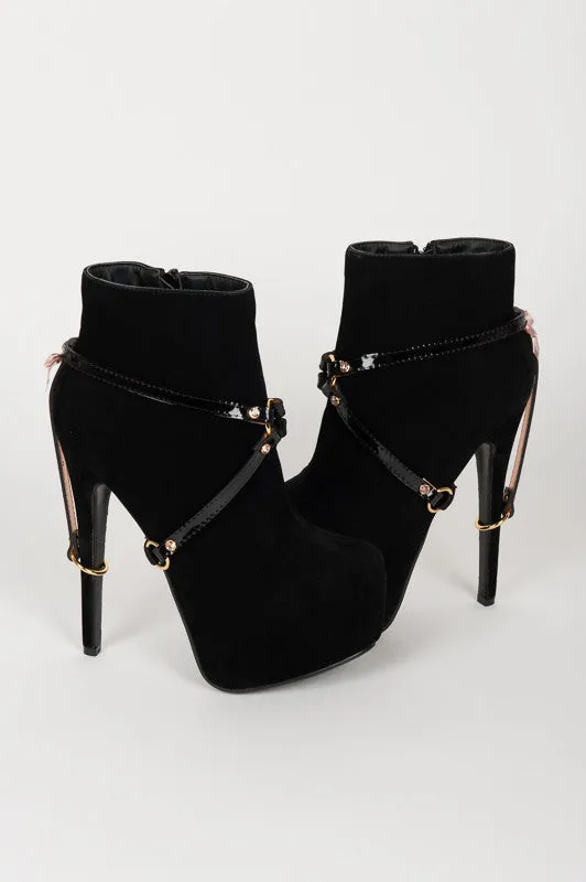 fr-ulein-kink-ankle-restraints-n-nette-heel-cuffs-lack image 1