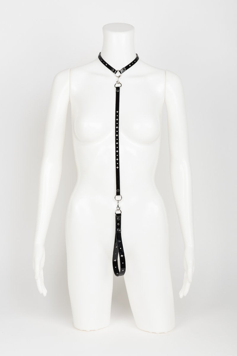 fr-ulein-kink-nero-t-strap-fessel-schwarz-lackleder image 2