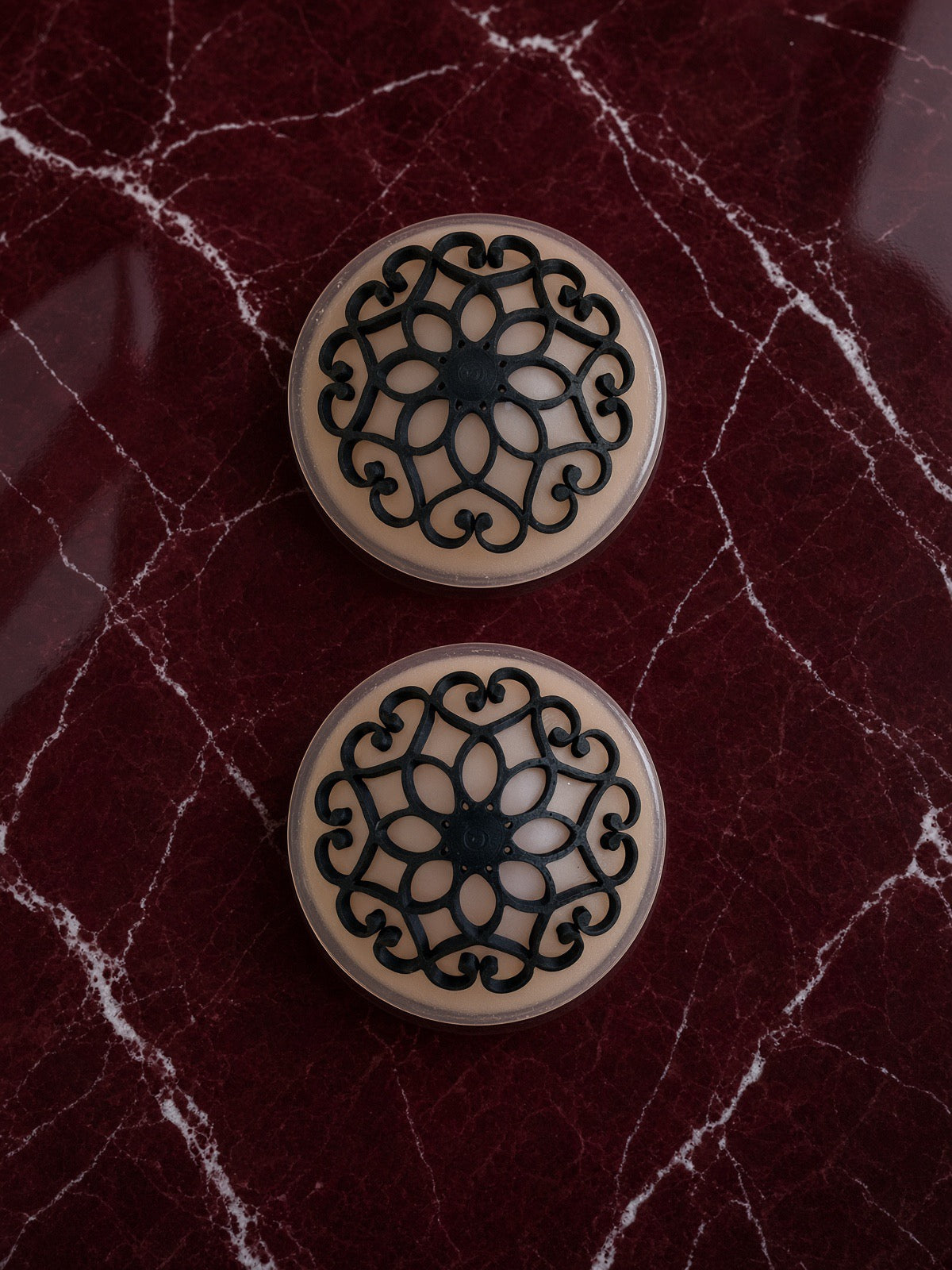 amoreze-filigree-nipple-pasties-schwarz-silikon image 1