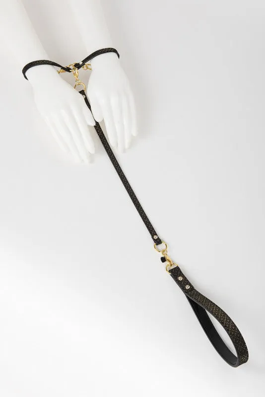 fr-ulein-kink-lush-t-strap-leder-fesseln-schwarz-gold image 1