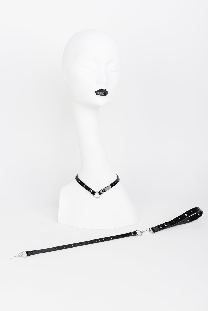 fr-ulein-kink-nero-t-strap-fessel-schwarz-lackleder image 5