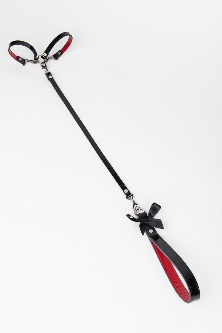 fr-ulein-kink-kiss-t-strap-fessel-schwarz-rot image 6