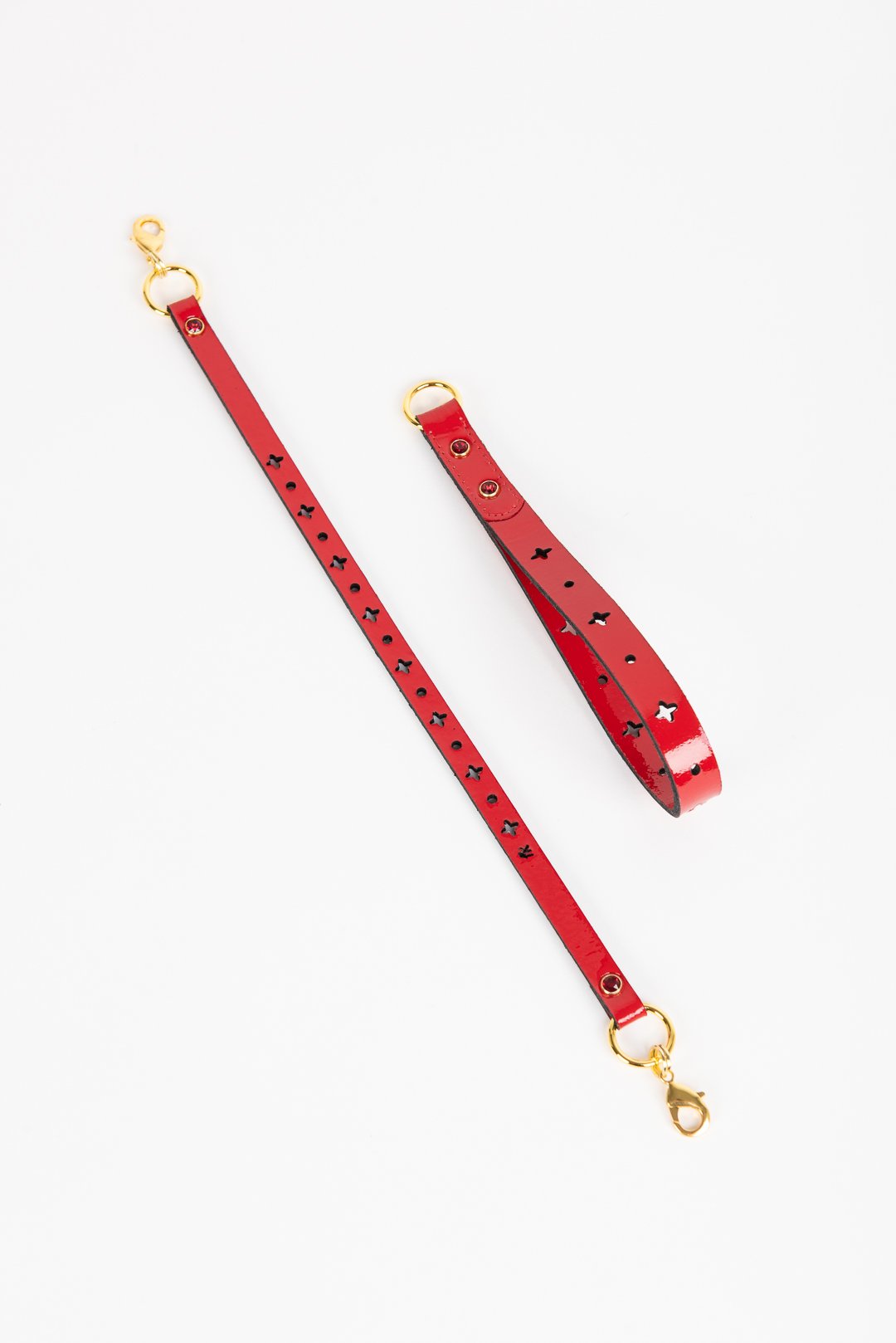fraulein-kink-rosso-t-strap-fesseln-lackleder-rot-mit-leine image 7