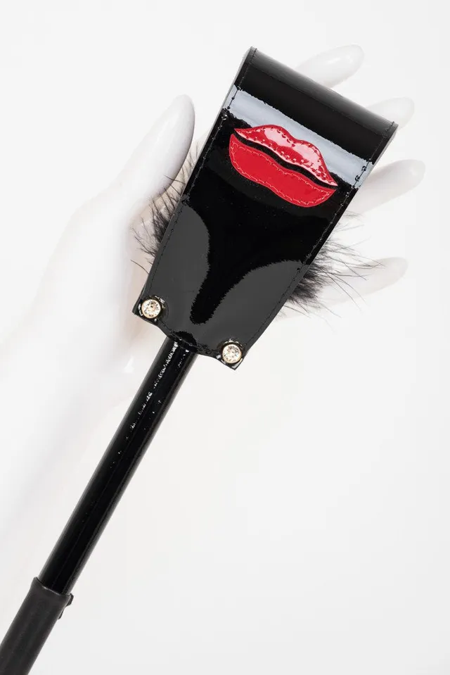 fr-ulein-kink-kiss-crop-gerte-leder-feder-kristall image 1