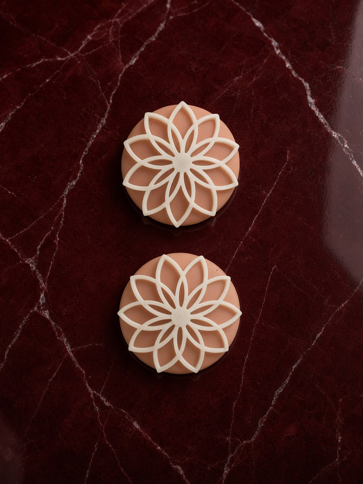 amoreze-white-lotus-nippel-pasties-wei-silikon image 1