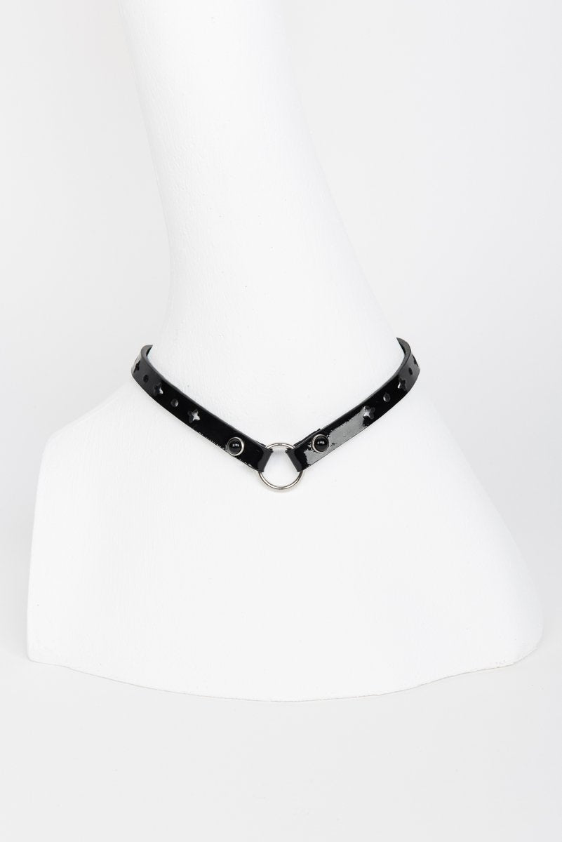 fr-ulein-kink-nero-t-strap-fessel-schwarz-lackleder image 3