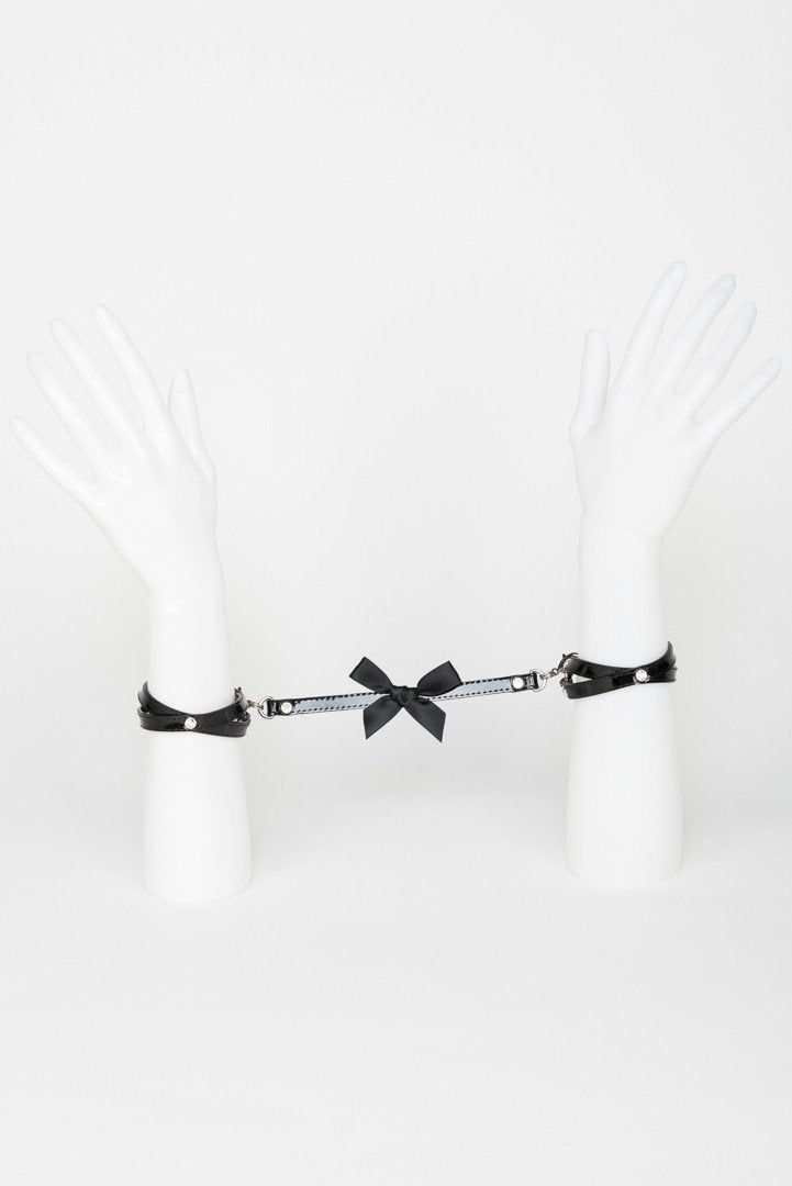 fr-ulein-kink-kiss-handfesseln-schwarz-rot-swarovski image 4