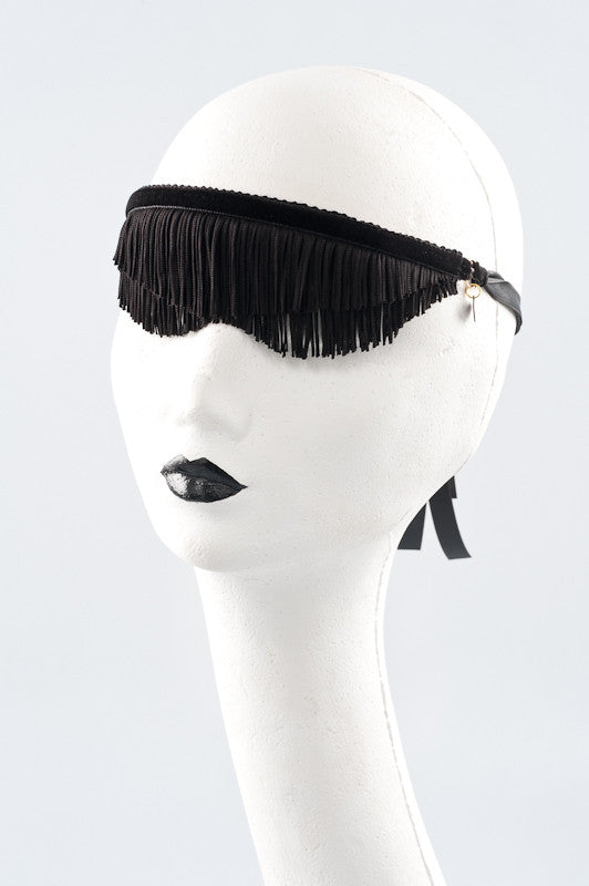 fr-ulein-kink-justine-blindfold-augenmaske-schwarz-gold image 4