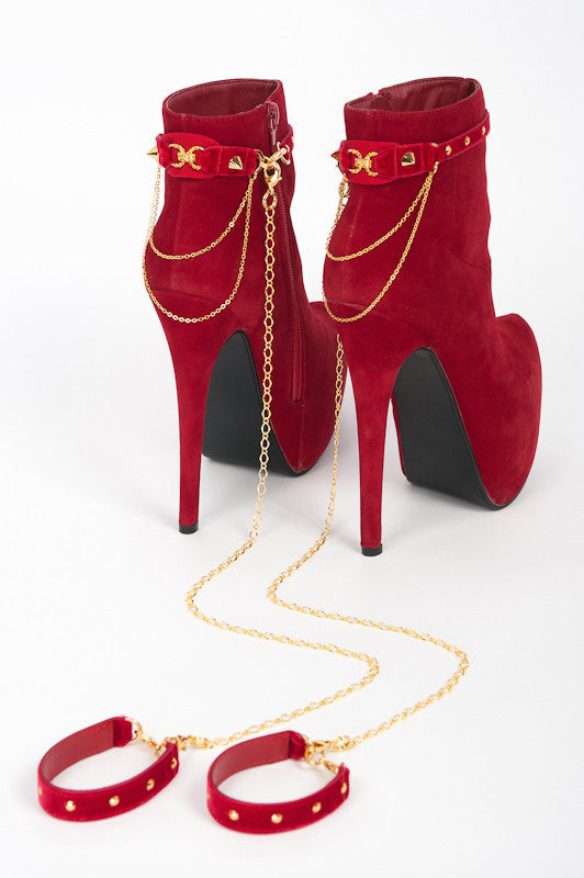 fr-ulein-kink-rouge-restraints-fu-fesseln-rot-gold-kette image 1