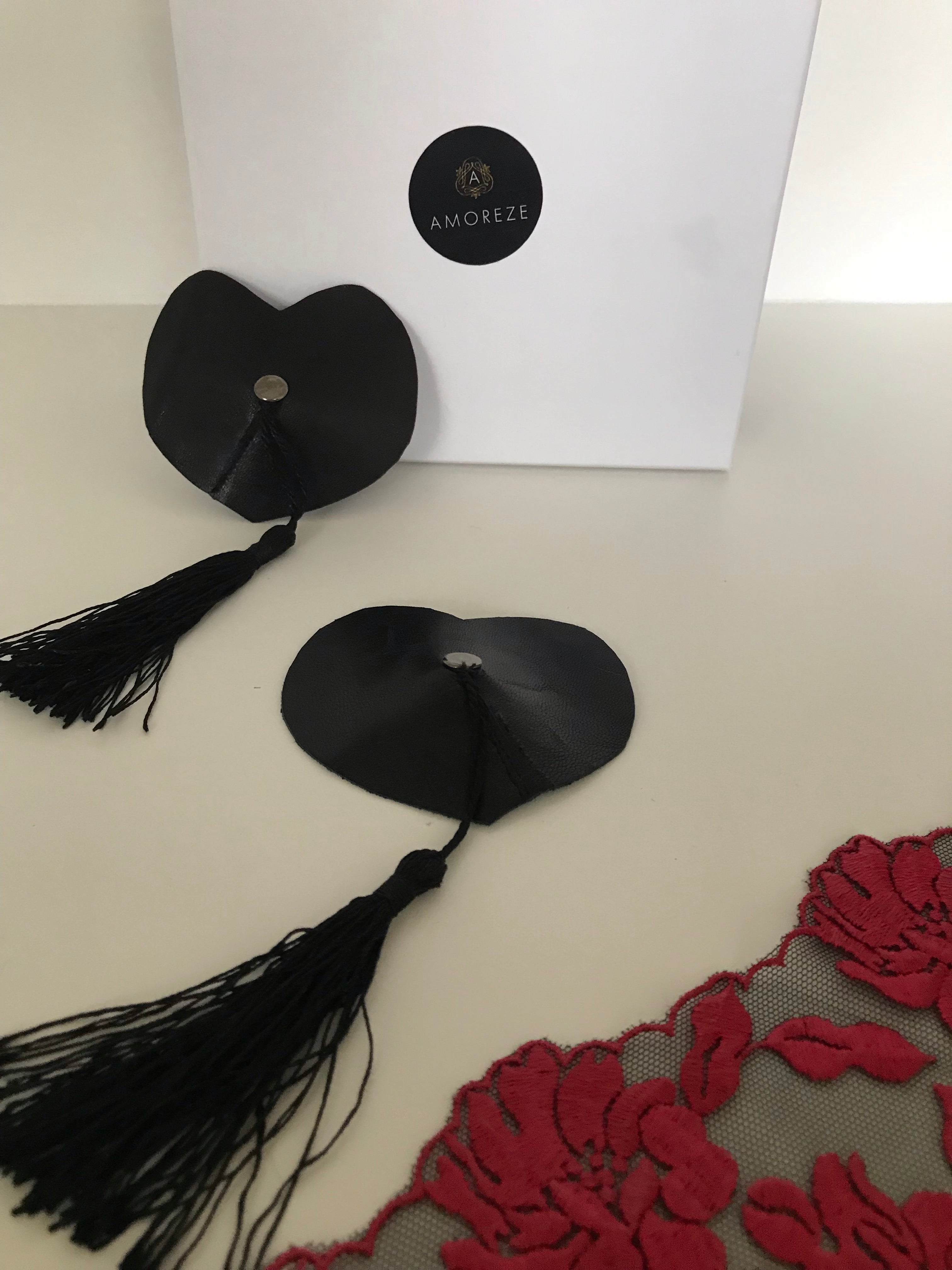 amoreze-bralettes-nippel-pasties-herz-leder-quasten image 5