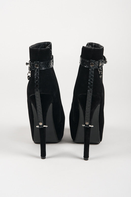 fr-ulein-kink-ebony-high-heel-cuffs-fu-fesseln image 3