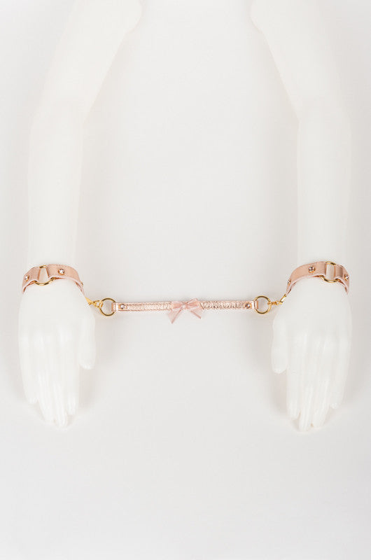 fru00e4ulein-kink-lolita-handfesseln-rosegold-leder image 3