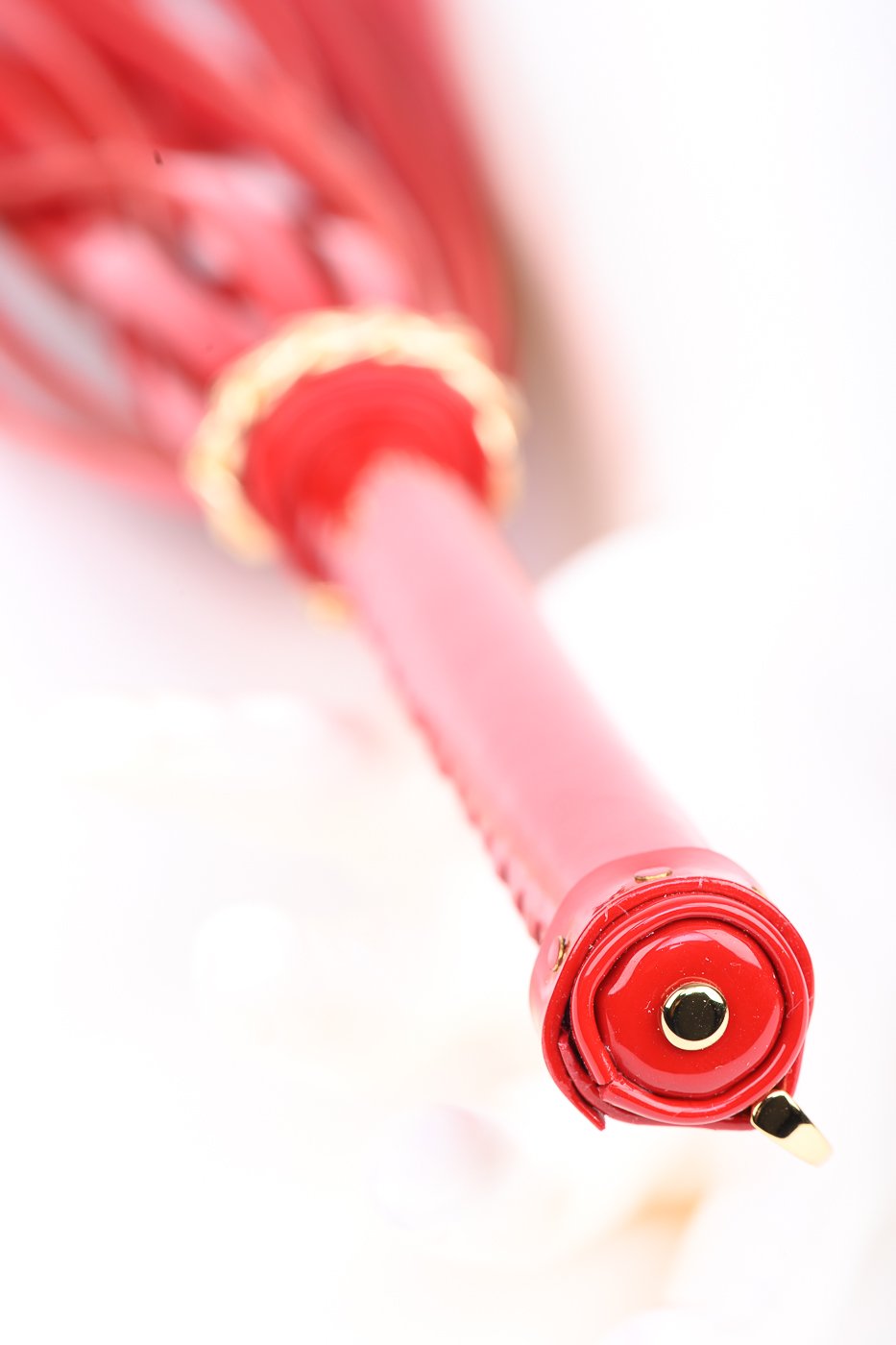 fr-ulein-kink-crops-roja-flogger-peitsche-rot-leder image 3