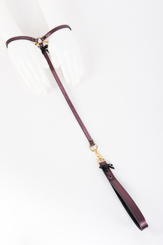 fraulein-kink-t-straps-violet-fu-fesseln-leder-lila image 1