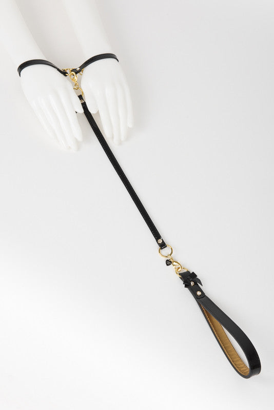 fr-ulein-kink-ritsy-t-strap-fesseln-schwarz-bronze-patentleder image 1