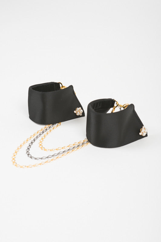 fr-ulein-kink-noir-handcuffs-satin-schwarz-kette image 1