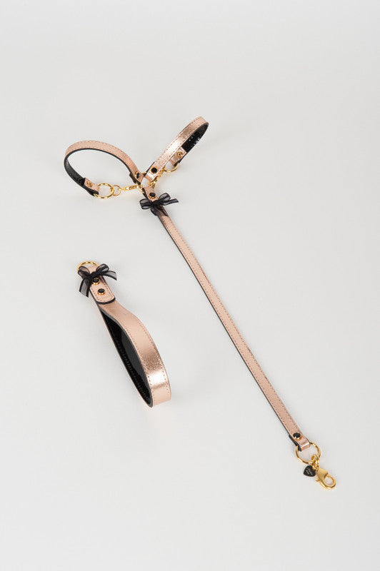 fr-ulein-kink-topaz-t-strap-fesseln-rosegold-lackleder image 3