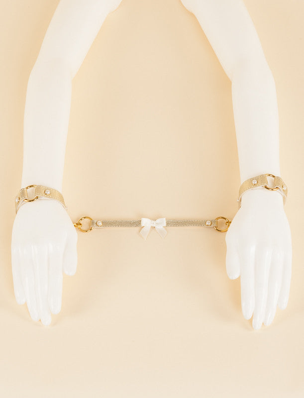 fr-ulein-kink-gold-lace-handcuffs-handfesseln-gold-ivory image 3