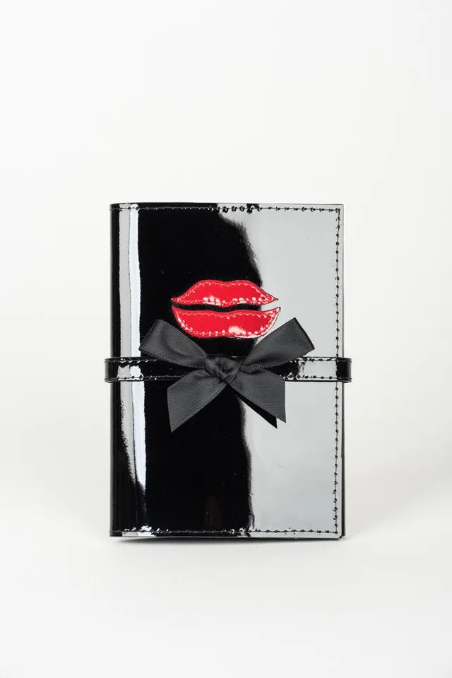 fr-ulein-kink-lingerie-kiss-passport-reisepassh-lle-schwarz-rot image 1