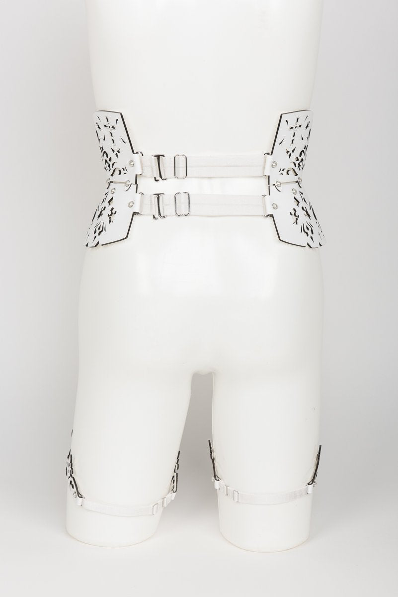 fr-ulein-kink-bianco-strapsg-rtel-wei-lack-s-m-perlen image 8