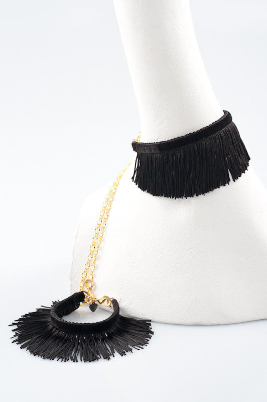 fr-ulein-kink-justine-handfesseln-fransen-gold image 2