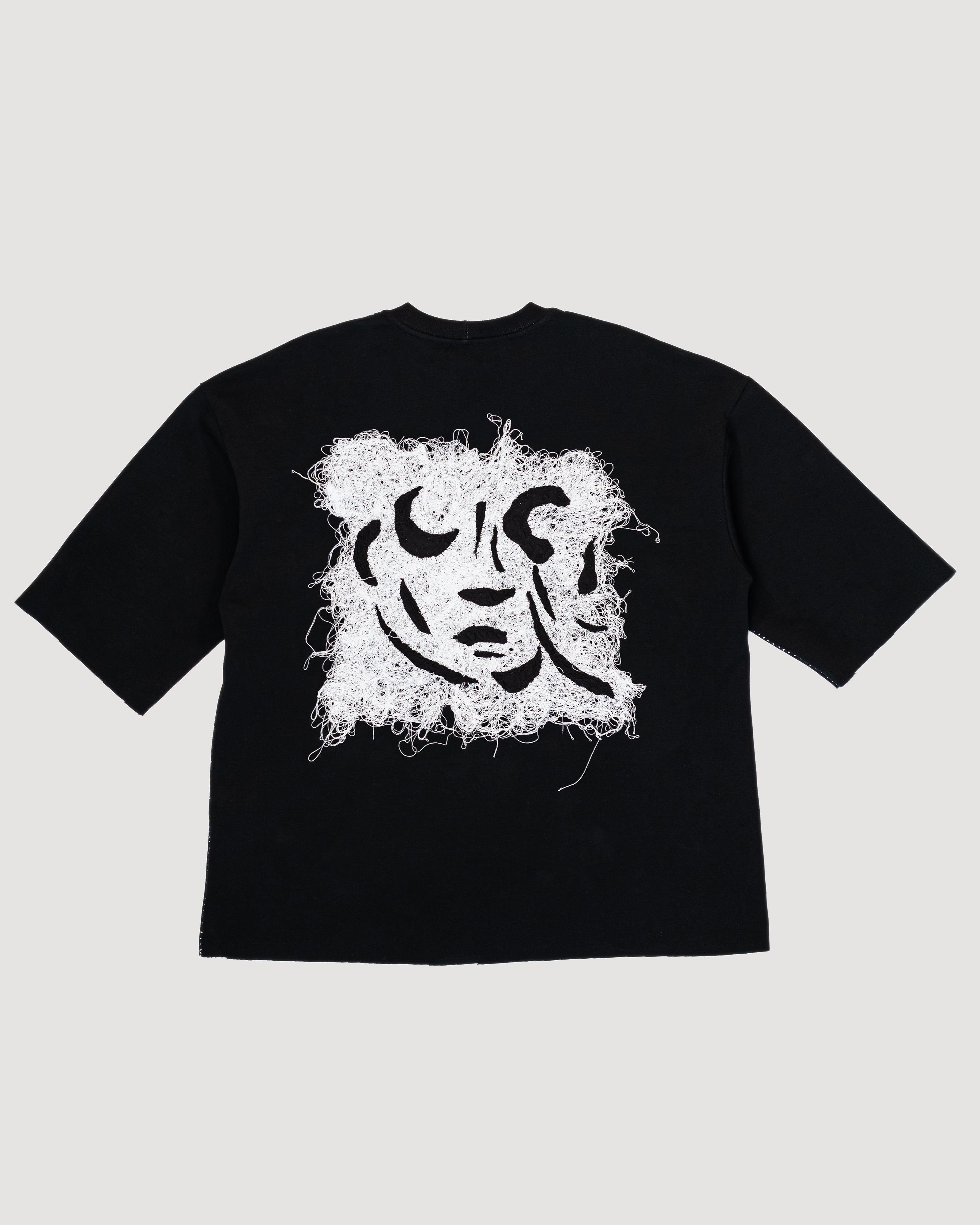 dennis-chuene-faces-tee-t-shirt-schwarz-handbestickt image 2