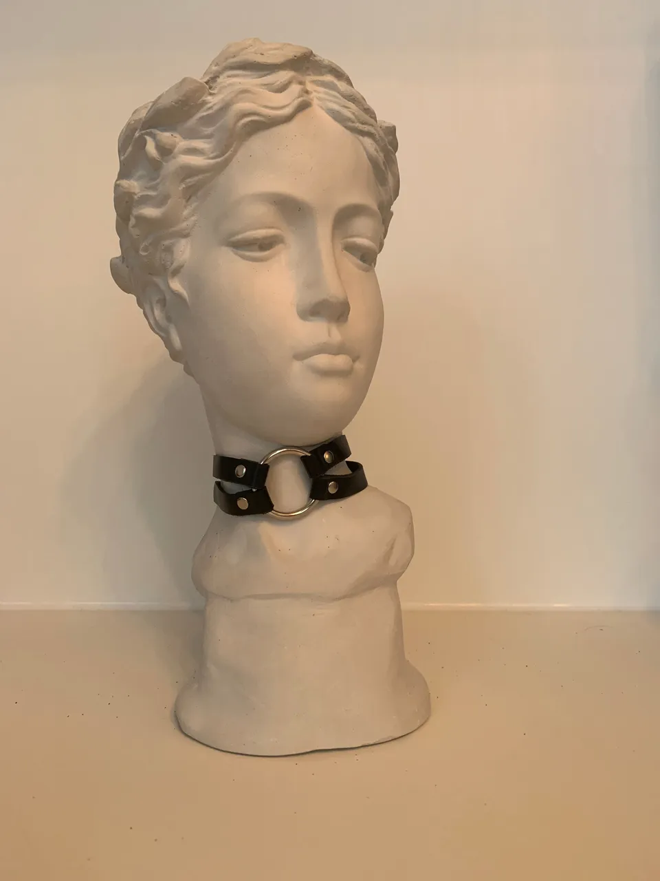 amoreze-agnes-leder-choker-schwarz-gr-s-ring image 1