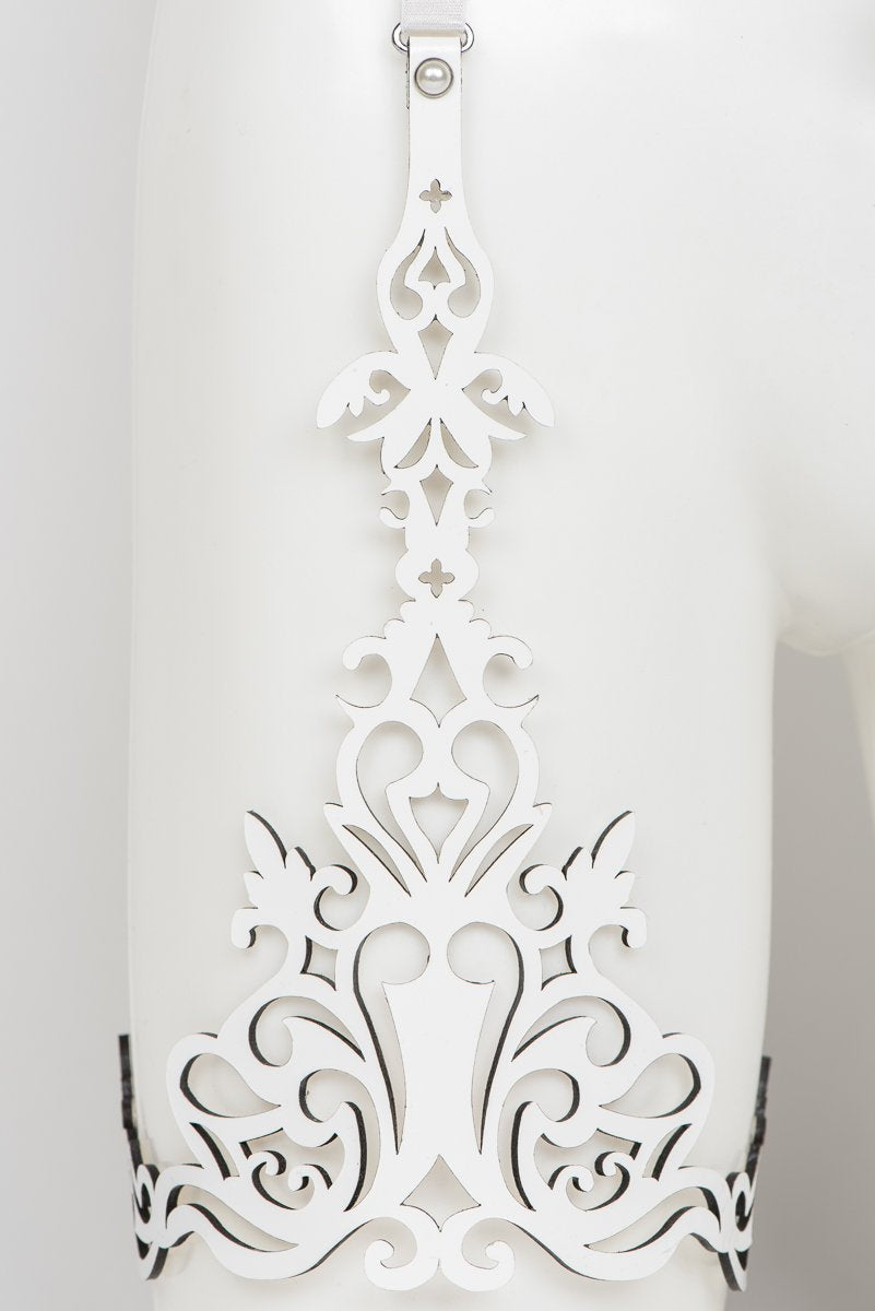 fr-ulein-kink-bianco-strapsg-rtel-wei-lack-s-m-perlen image 6