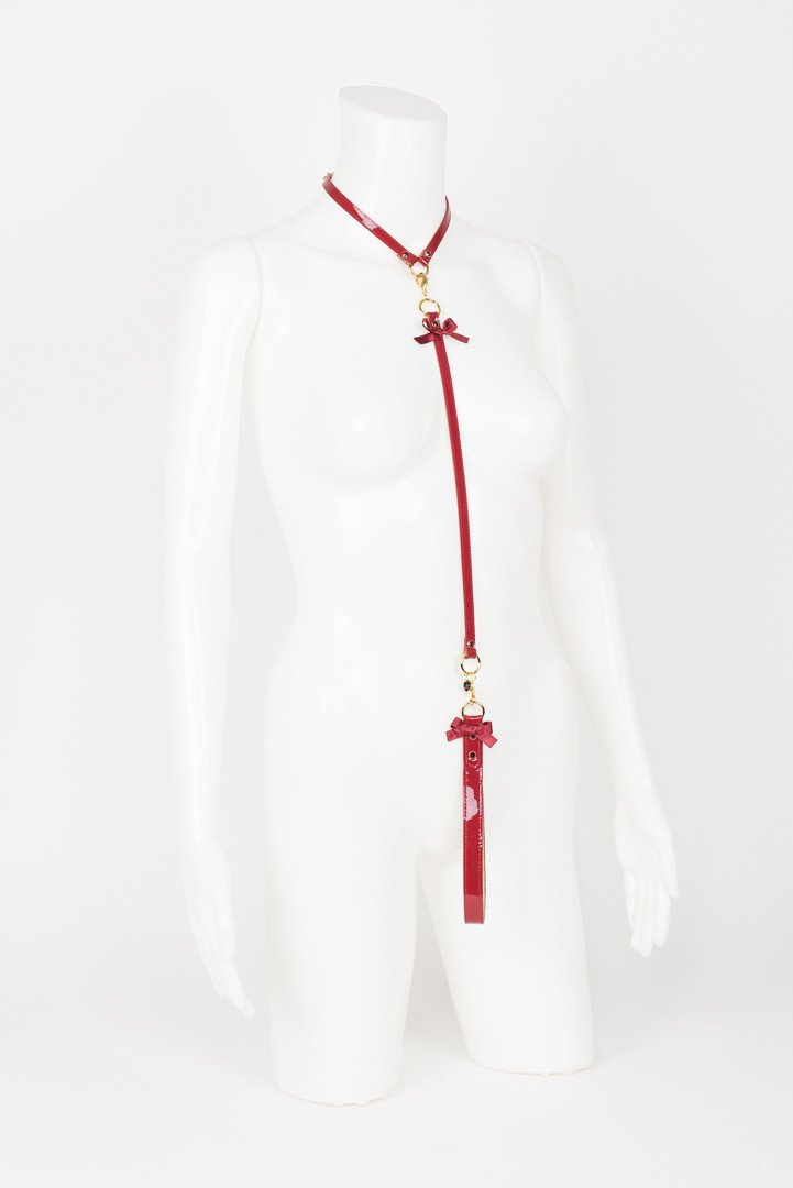 fr-ulein-kink-red-hot-t-strap-fesseln-rot-gold-swarovski image 7