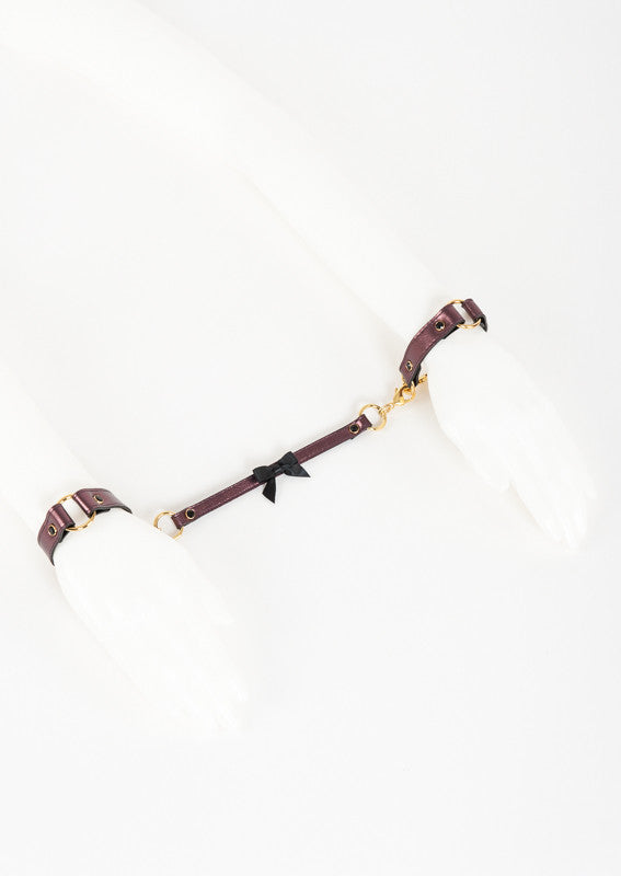 fr-ulein-kink-violet-handfesseln-leder-lila-mit-leine image 8
