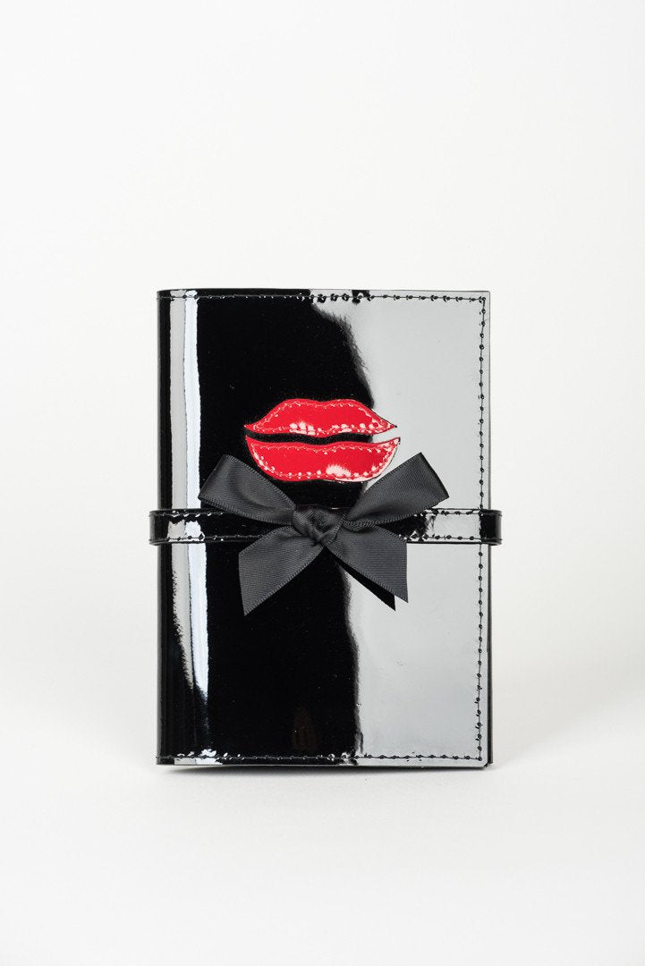 fr-ulein-kink-lingerie-kiss-passport-reisepassh-lle-schwarz-rot image 1