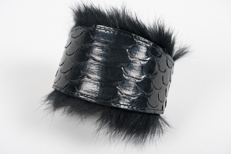 fr-ulein-kink-luxe-handschellen-fu-fesseln-python-fell image 4