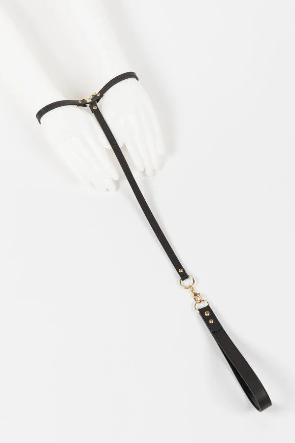 fr-ulein-kink-t-straps-caviar-fu-fesseln-schwarz-leder image 1