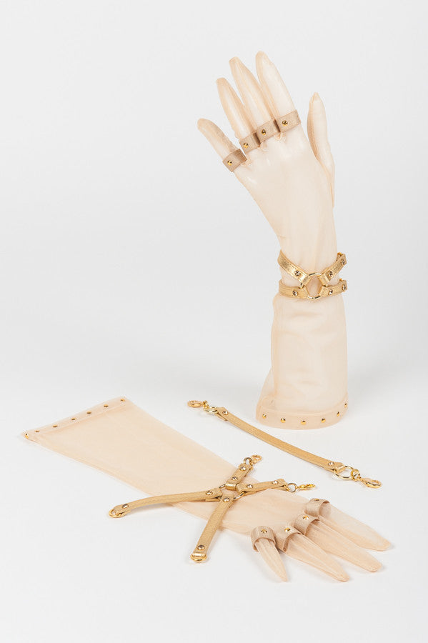 fr-ulein-kink-champagne-handschuhe-t-ll-nude-mit-handfesseln image 1