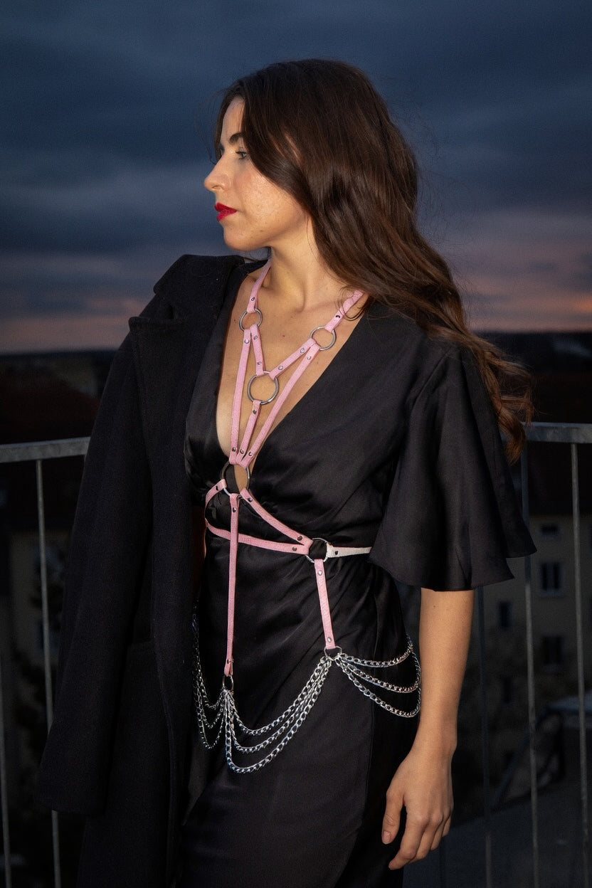 amoreze-blush-sovereign-leder-playsuit-m-rosa-kette image 3
