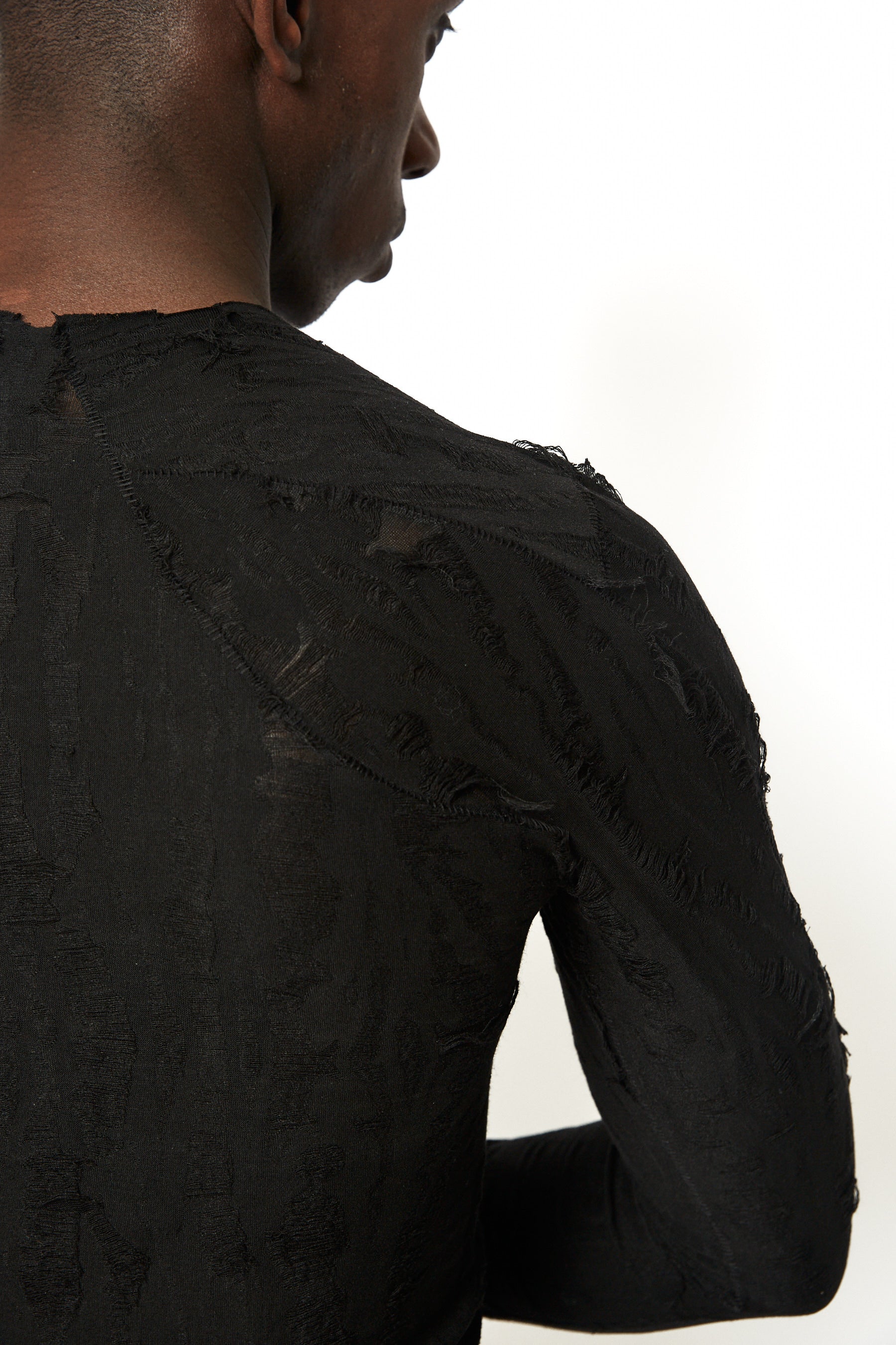 dennis-chuene-distressed-tee-t-shirt-schwarz-viskose image 1