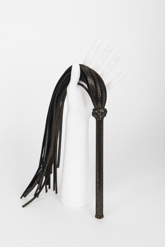 fraulein-kink-lush-flogger-lederpeitsche-schwarz-gold image 4