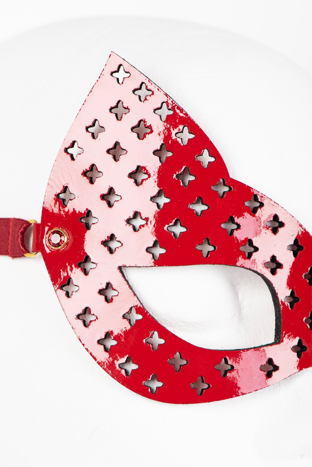 fr-ulein-kink-rosso-confessional-kitten-maske-rot-lackleder image 3