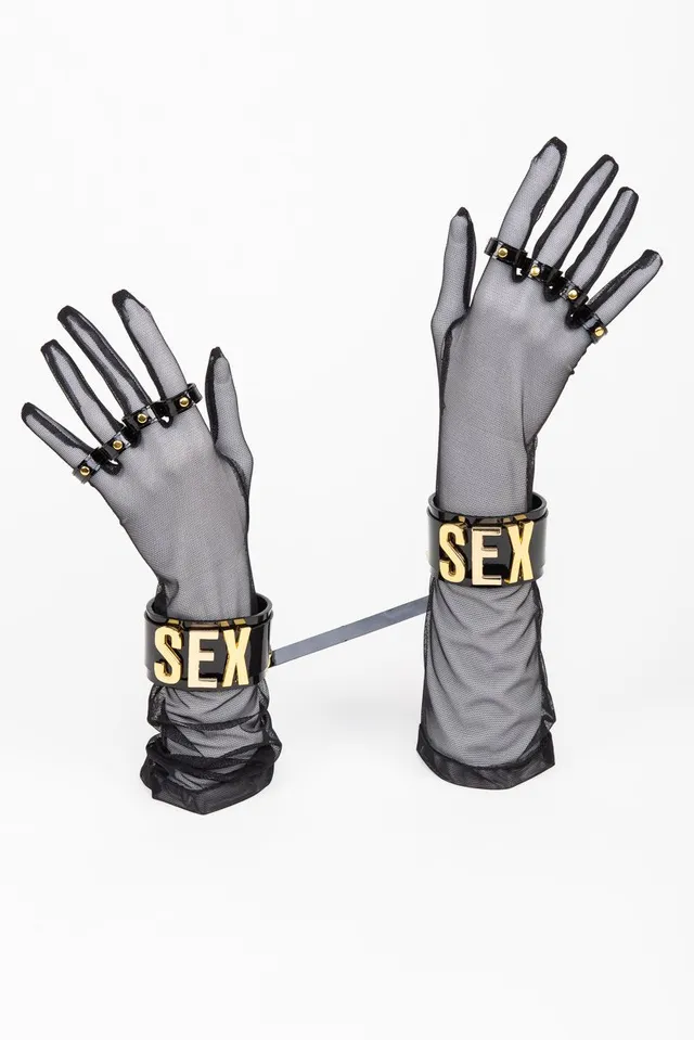 fr-ulein-kink-gold-letter-gloves-opernhandschuhe-schwarz-t-ll image 1