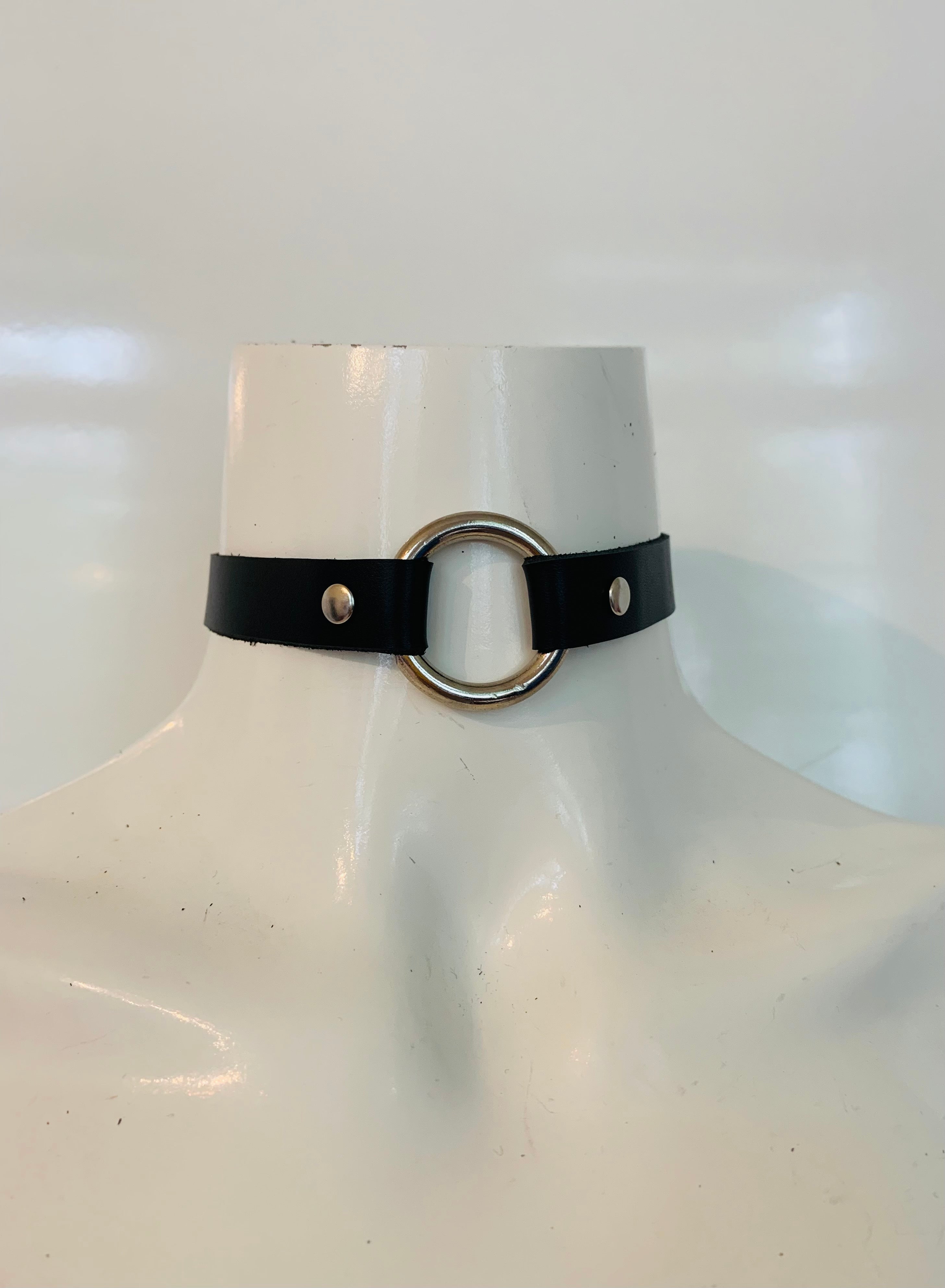 amoreze-rebecca-lederchoker-halsband-mit-ringen-gr-m image 3