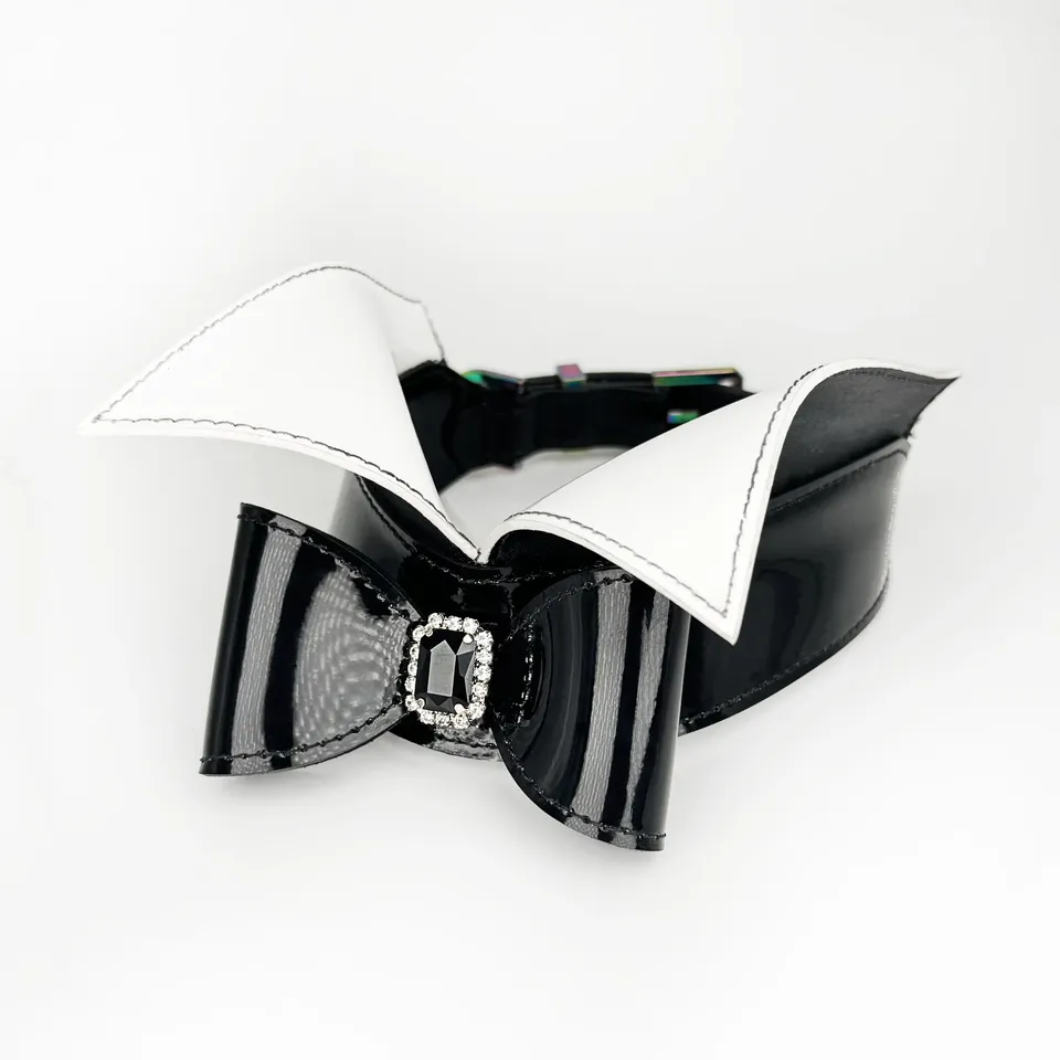 fraulein-kink-meister-collar-halsband-schwarzes-lackleder-mit-fliege image 1