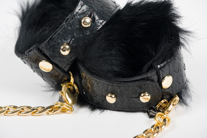 fr-ulein-kink-luxe-handschellen-fu-fesseln-python-fell image 7