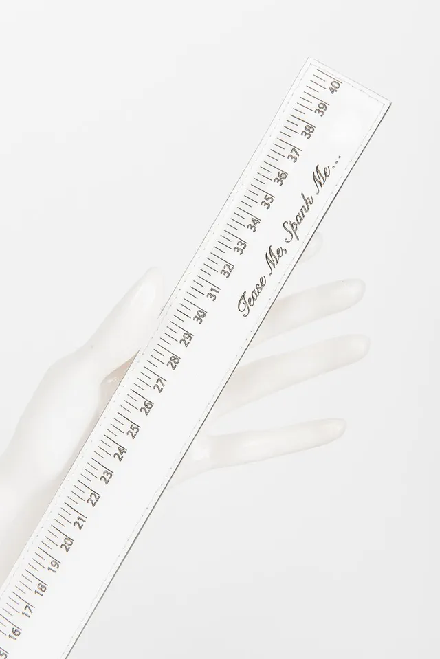 fraulein-kink-bianco-ruler-gerte-wei-lackleder-quaste image 1