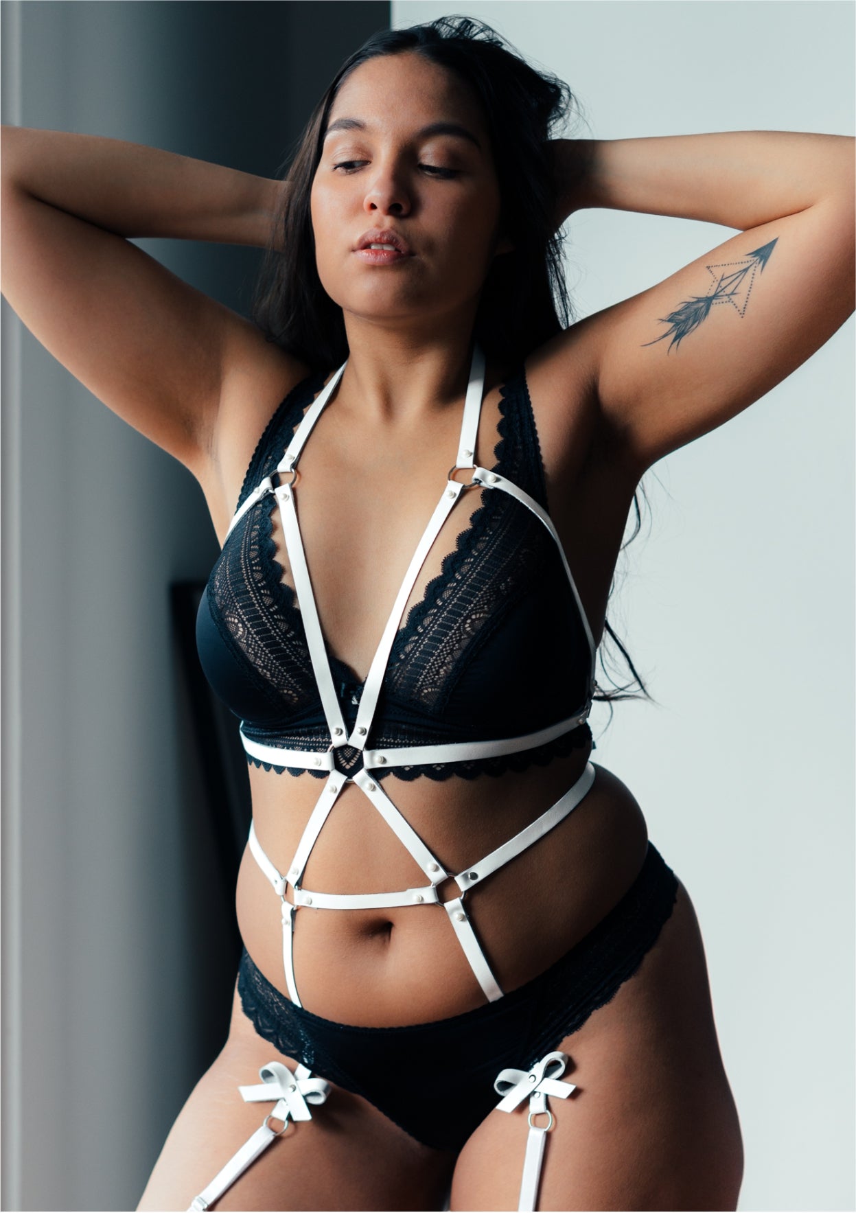 amoreze-brielle-leder-harness-wei-bodyharness-perlen image 4