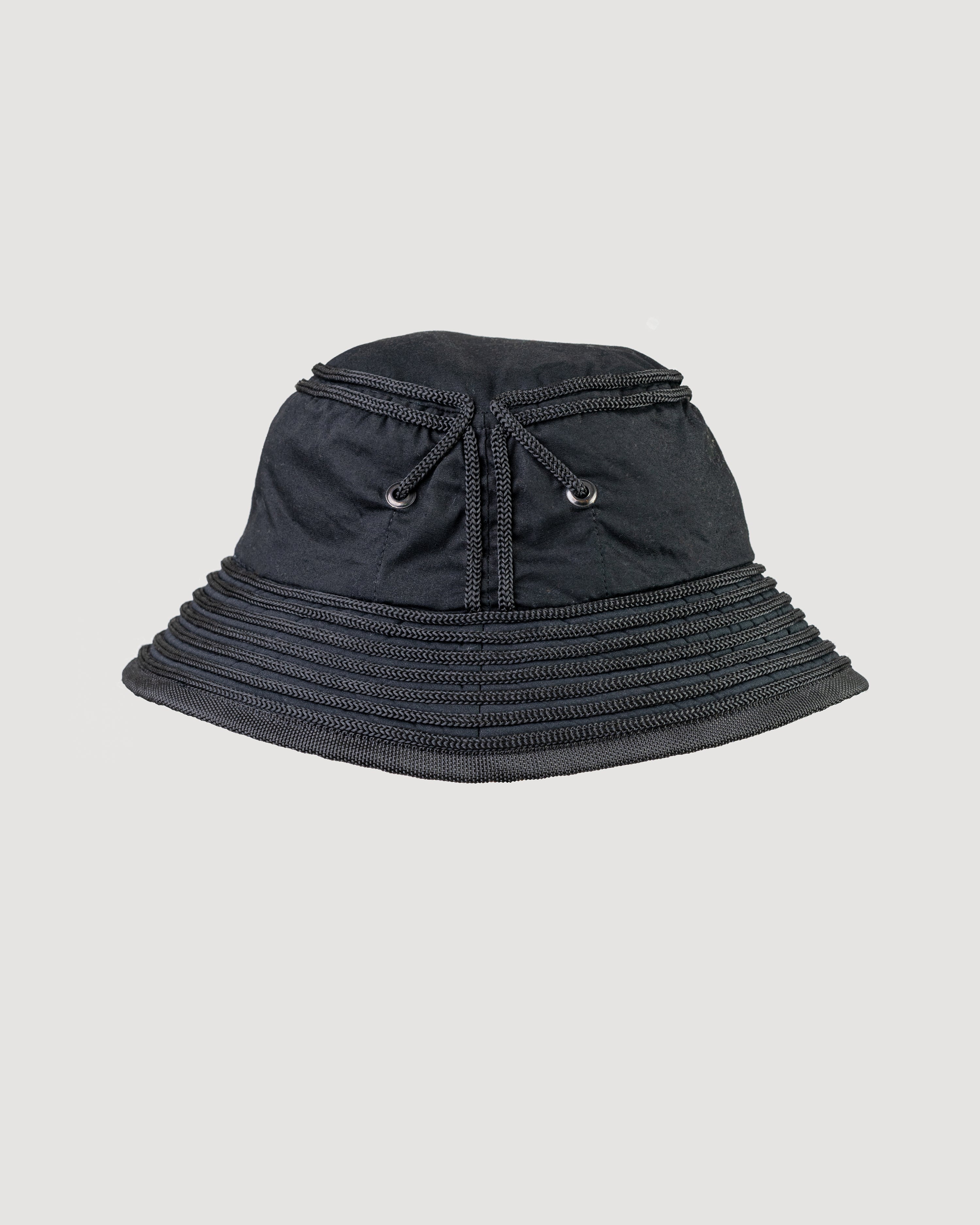 dennis-chuene-s-t-bucket-hat-fischerhut-schwarz-baumwolle image 1