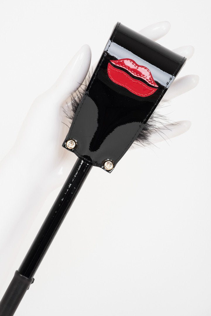 fr-ulein-kink-kiss-crop-gerte-leder-feder-kristall image 1